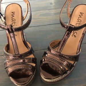 Cute shiny bronze wedges